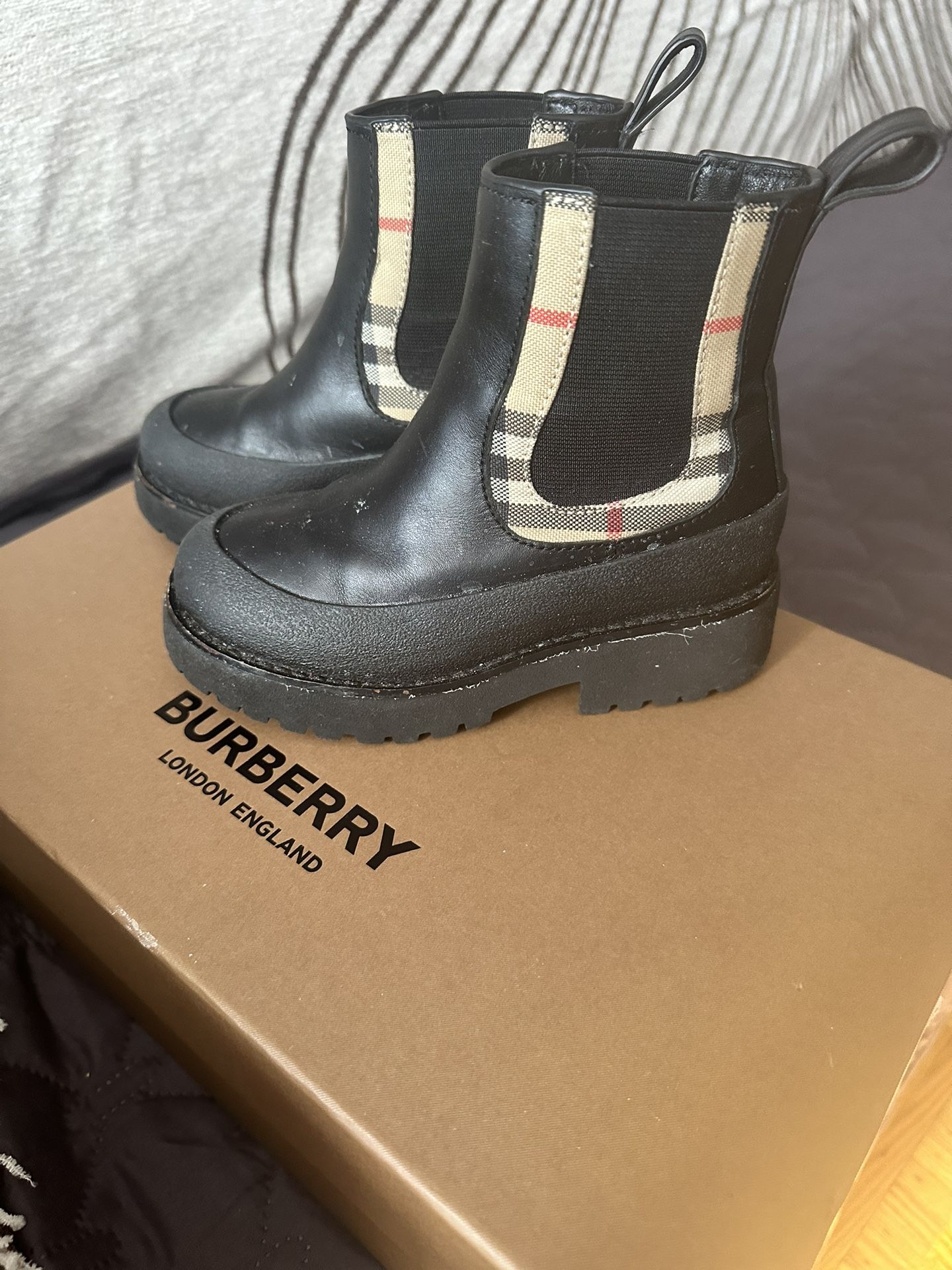 Burberry Shoes Kids 10 