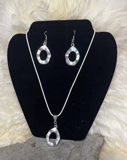 Necklace and earrings set