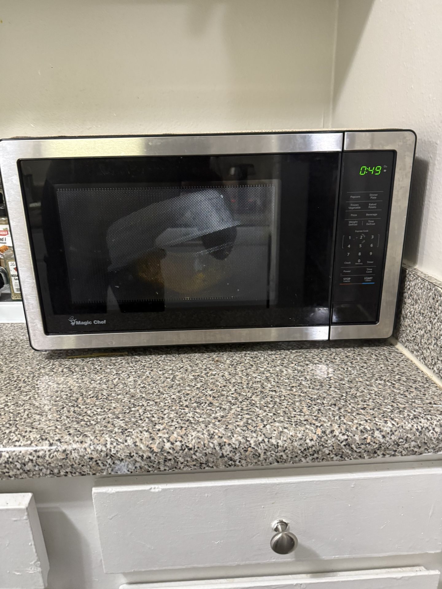 Magic Chef Microwave 1000W