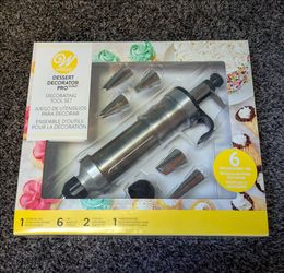 Wilton Dessert Decorator Pro Stainless Steel Cake Decorating Tool