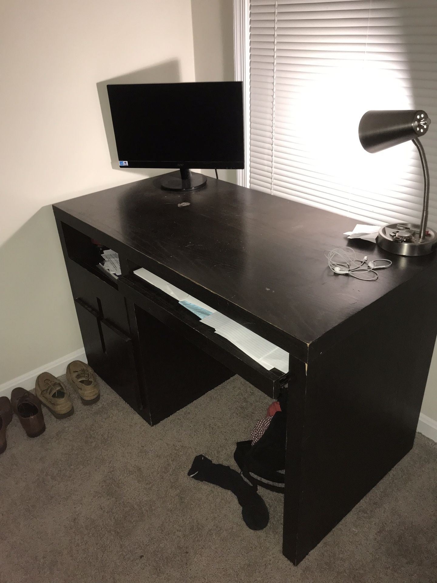 Computer desk