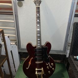 Electric guitar: Epiphone Riviera Limited Edition Custom P-93 