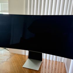 Samsung Odyssey G8 34” Curved Monitor 