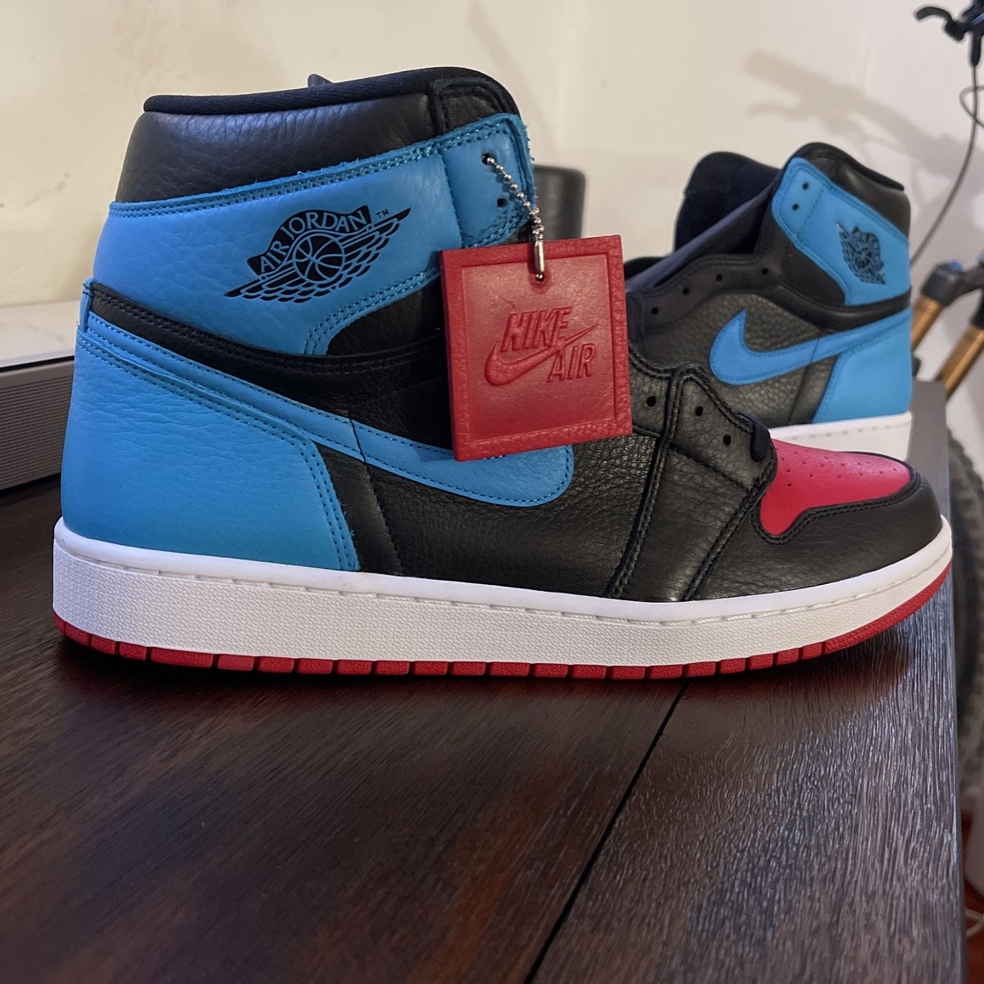 WMNS Air Jordan 1
