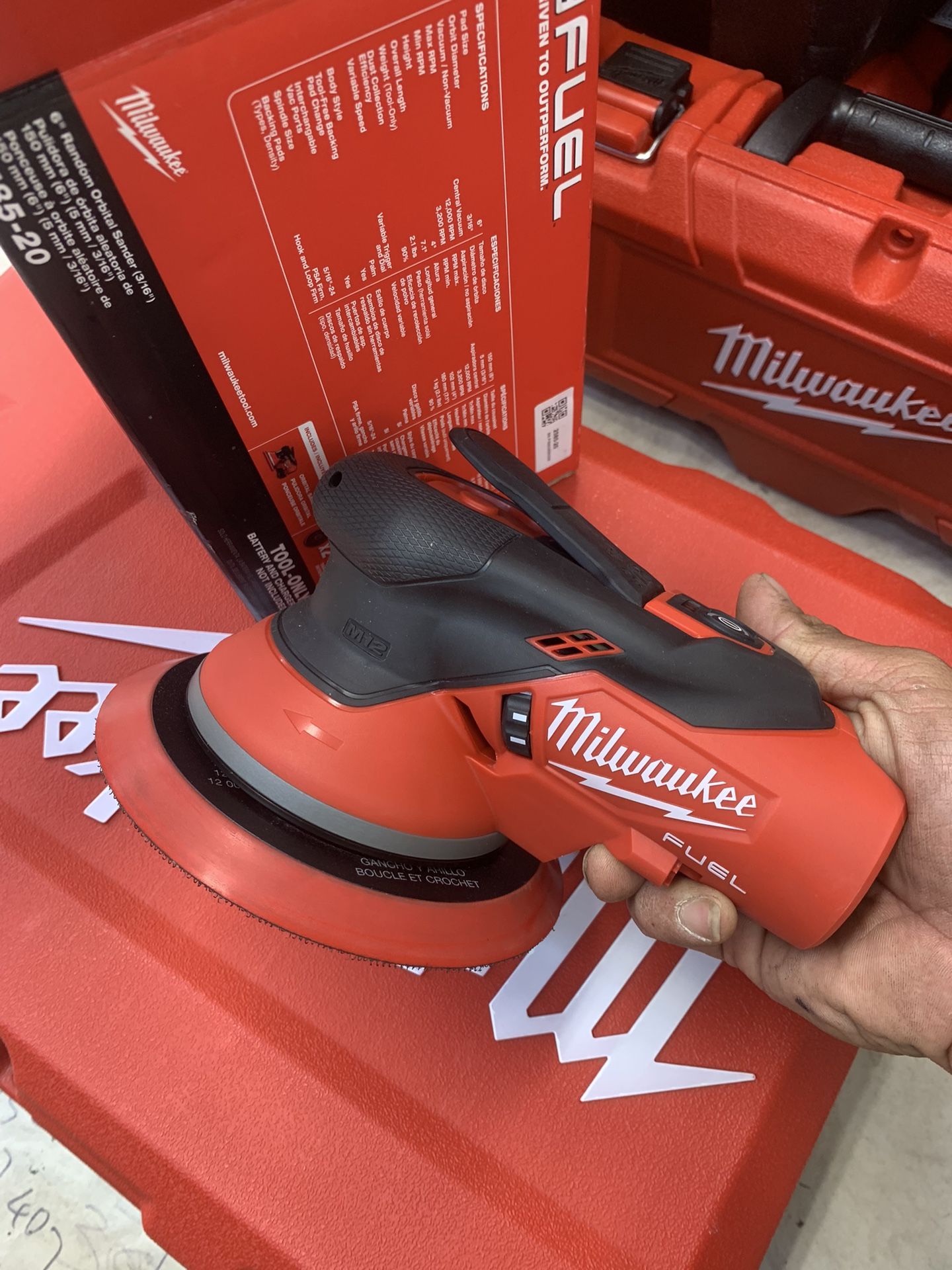 Milwaukee M12 6 Inch Random Orbital Sander