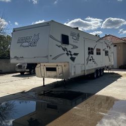 2006 Desert Fox 5th Wheel  Toy Hauler 