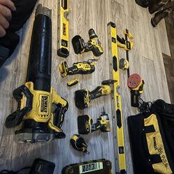 Dewalt Set.    Everything For The Low    Only Contact If Ready To Buy