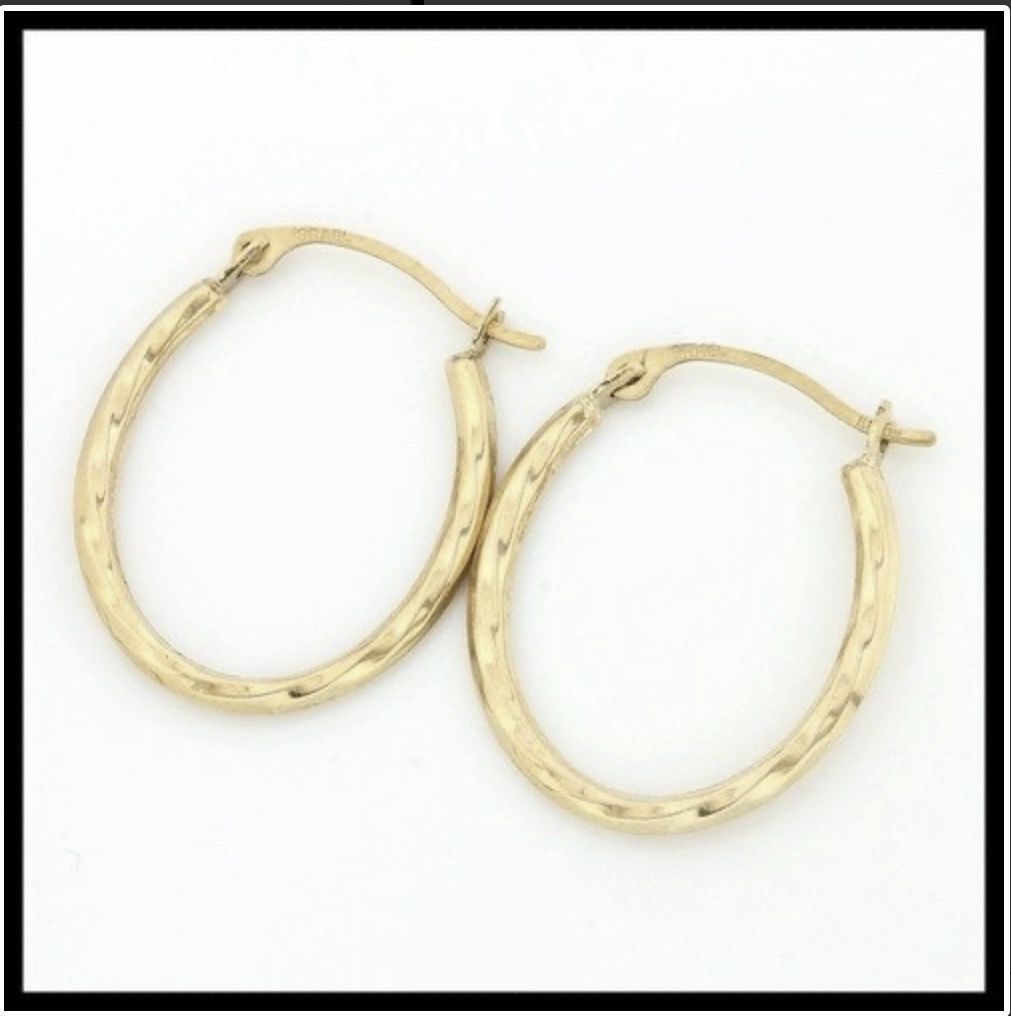 10k Solid Gold, Diamond Cut Oval Hoop Earrings