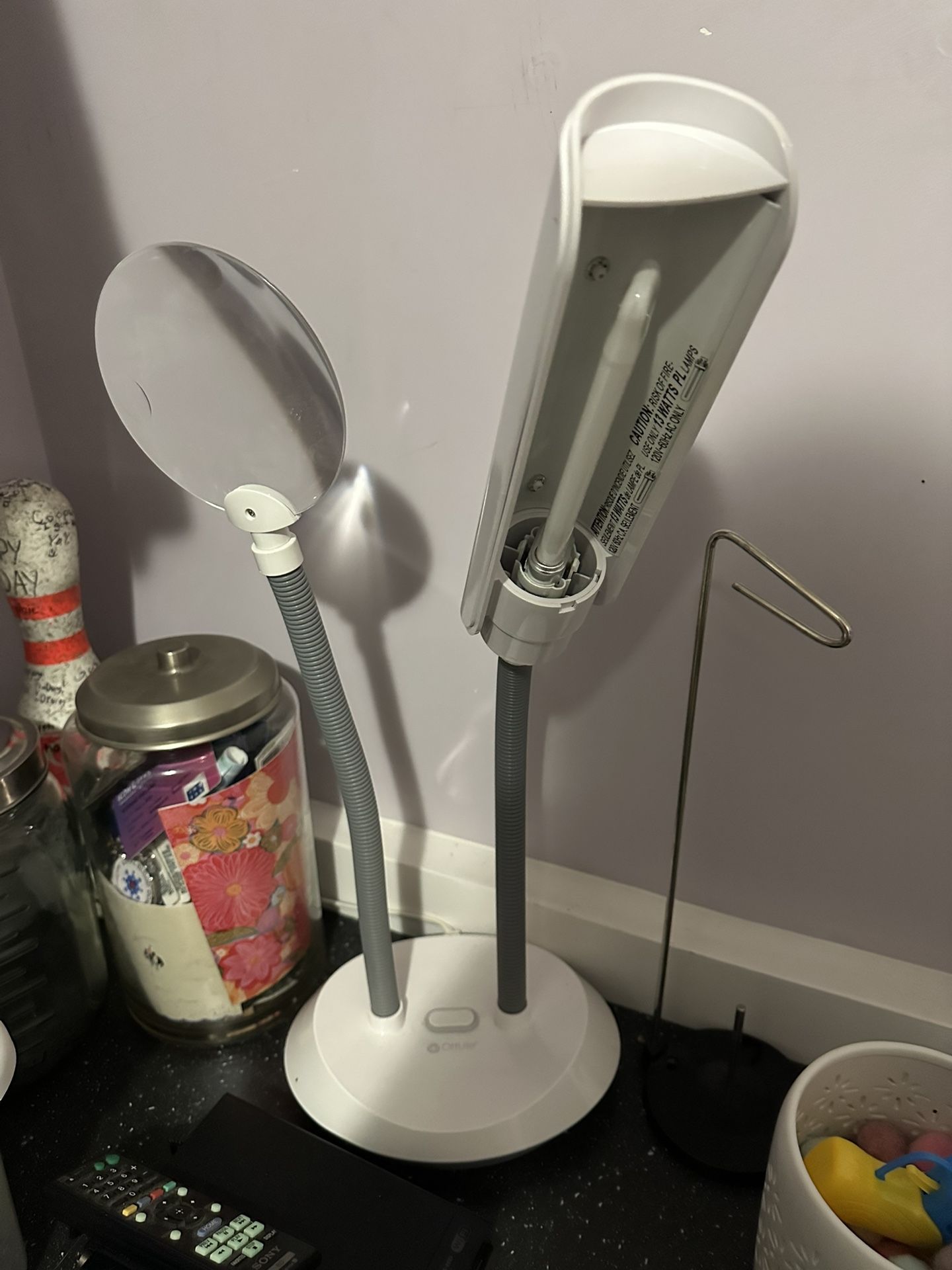 Sewing/Craft Light with Magnifying Glass
