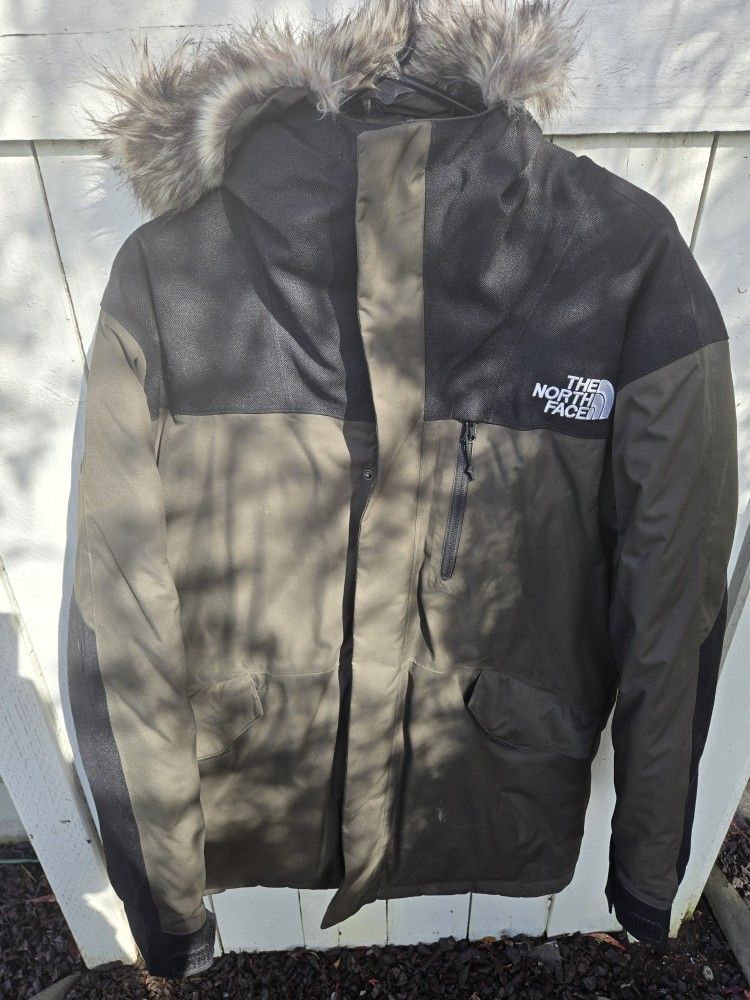 All 3 NORTHFACE JACKETS ARE SIZE LARGE. SWITCHING FOR SOMETHING NEW