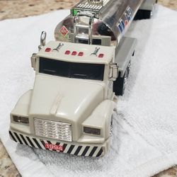 Vintage Mobil Oil Semi And Tanker Trailer. 
