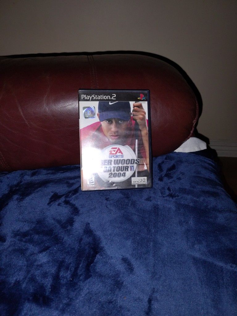 TIGER WOODS PGA TOUR 2004 PS2 GAME