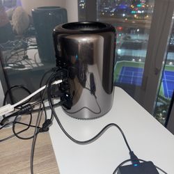 2013 Mac Pro Desktop 3.5 GHz 6 Core, 32GB RAM