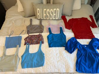 Lot of women/teen clothes is GREAT condition