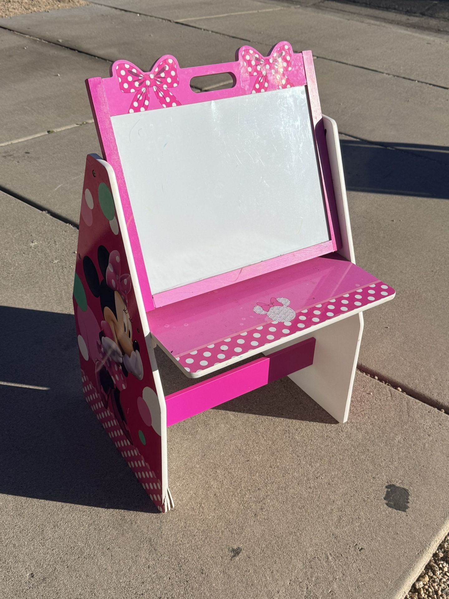 Minnie Mouse Pink Kids Art Studio with Marker Board (LxWxH: 20” x 20” x 34”)