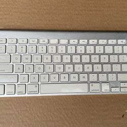 Apple Bluetooth Keyboard 