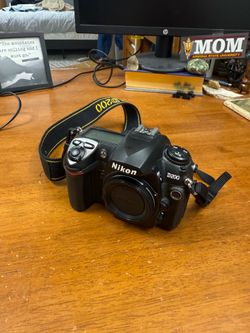 Nikon D200 Camera Body and Battery with Charger