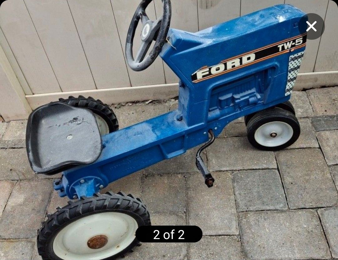 Vintage 1968 Ford 8000 Pedal Tractor Ertl F68