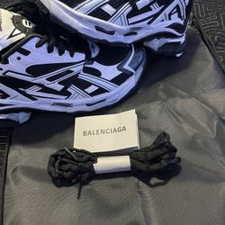 balenciaga runners black and white pandas size 41 slightly used