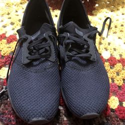 NEW BALANCE LIGHT WEIGHT SHOES 