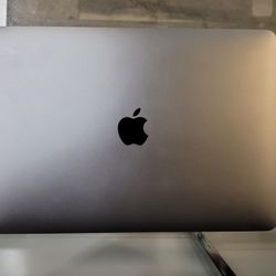 2017 MacBook Pro 13" i5 8gb 256HD
