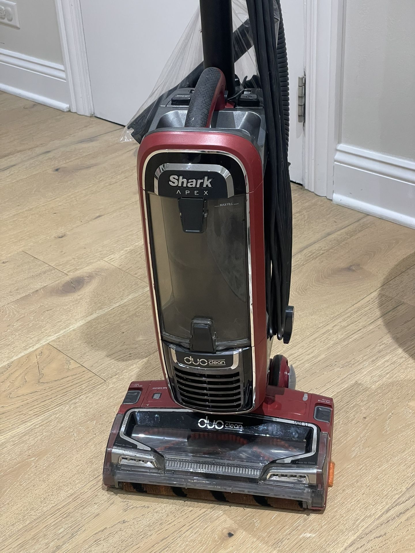 Shark Vacu With atagment In Perfect Condition