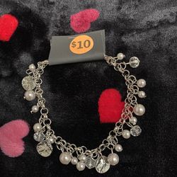 Brand New Silver Pearl And Crystal Bracelet . GILROY 