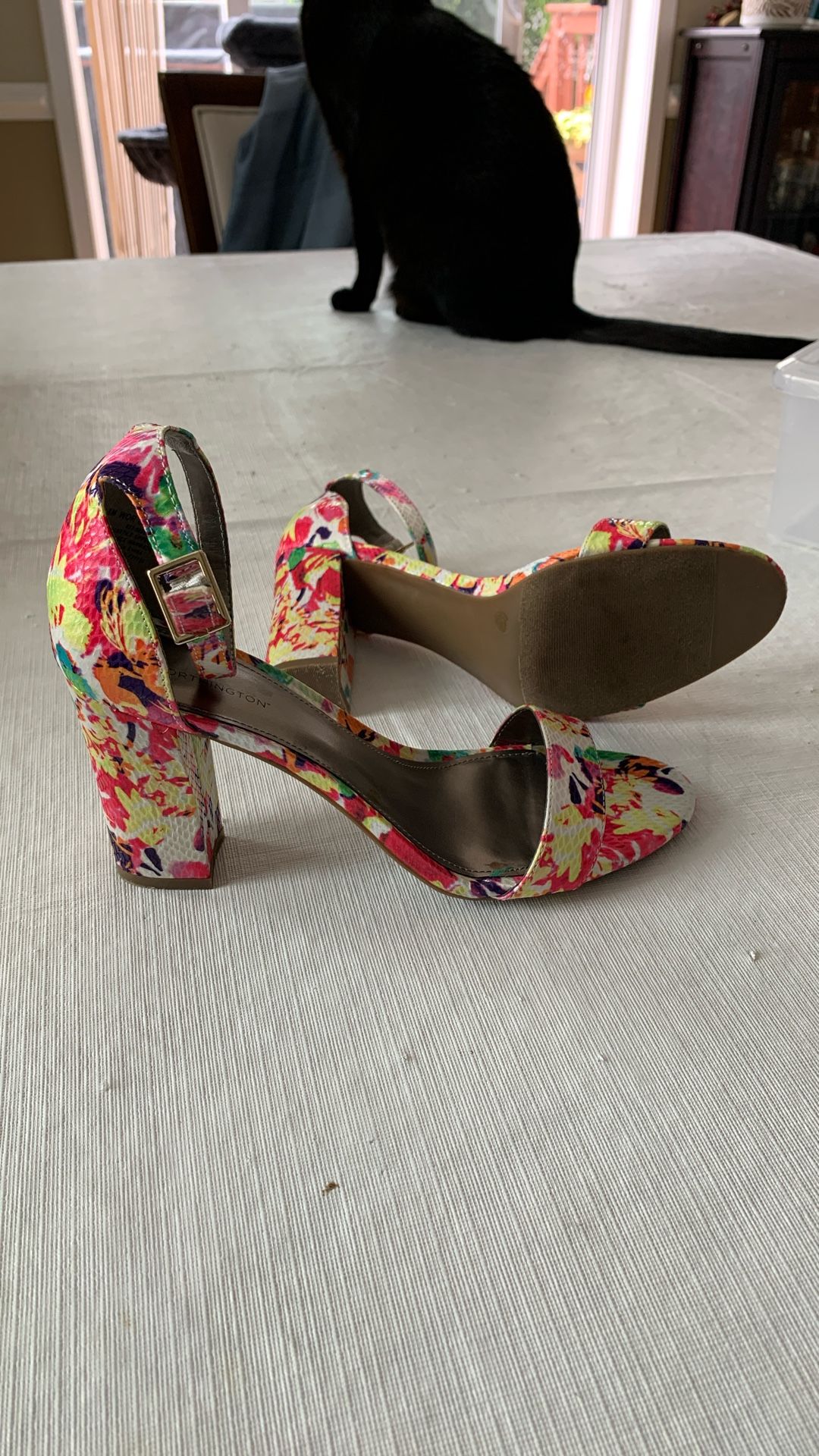 Colorful Women’s Shoe (Size 8)