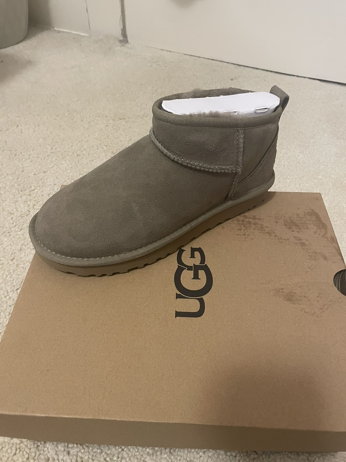 Womens Uggs New Size 6