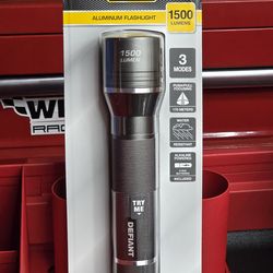 Brand New DEFIANT 1500 Lumens LED Slide-to- Focusing Aluminum Flashlight