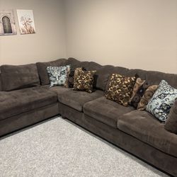 Gray-brown sectional couch 🛋️ 
