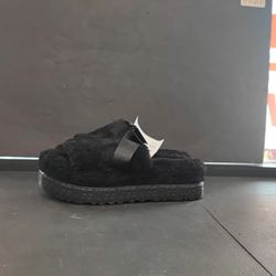 Ugg Fluffy Black ( Size:9)Women