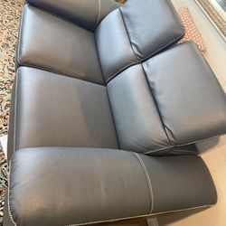 Like new leather recliner loveseat