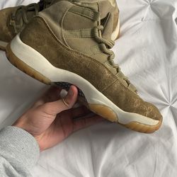 Jordan 11 Olive Size 8 