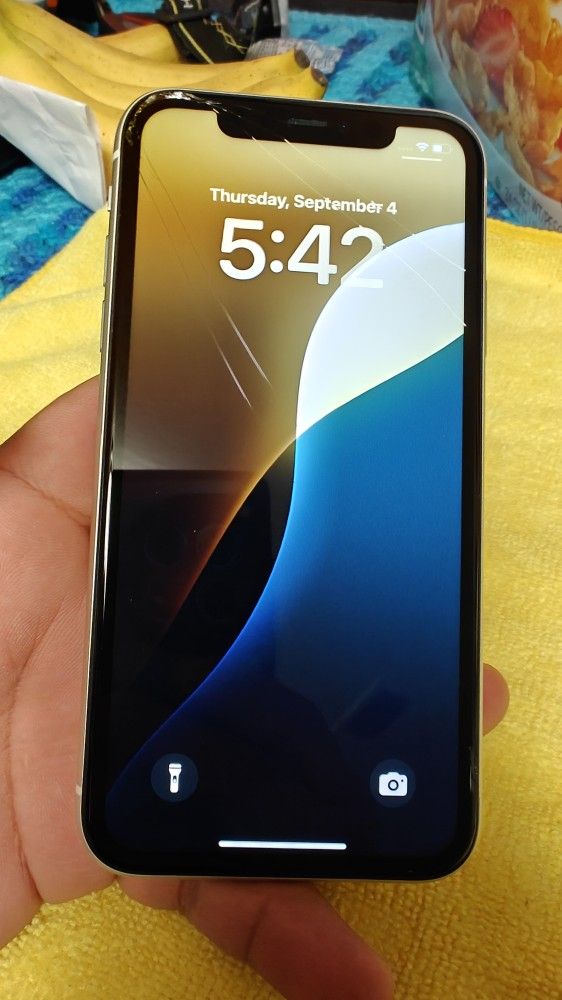 iPhone 11 Unlocked (Read Description)