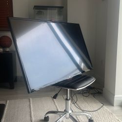 LG TV 44” 