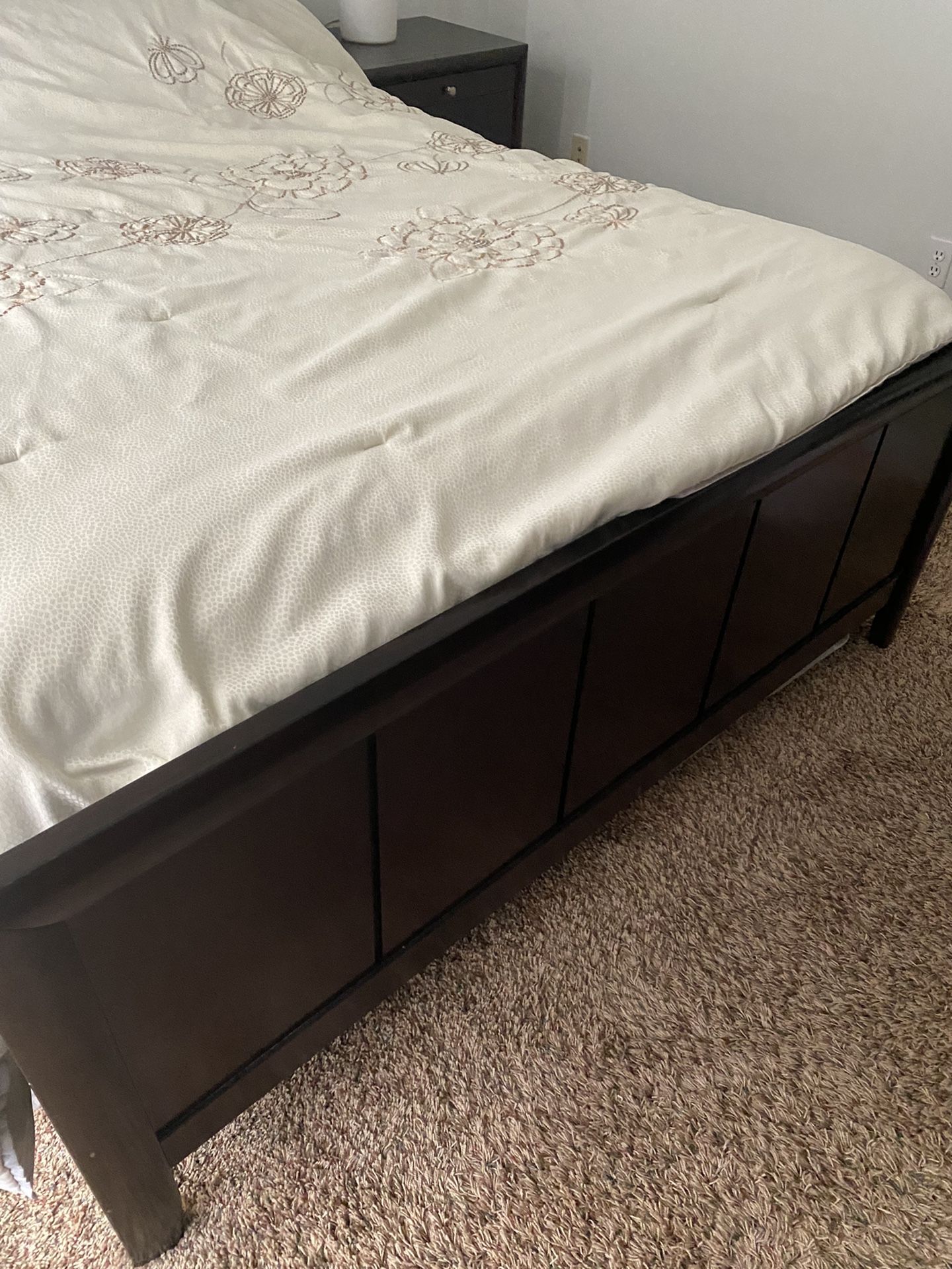 Queen Size Bedroom Set For Sale