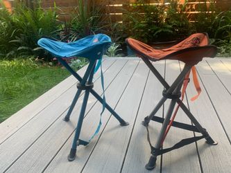 Portable tripod camp stools