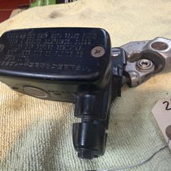 CBR600F4 Brake master cylinder And brake lever 2001 Honda 