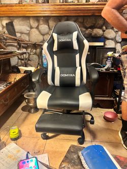 Domyra Gaming Chair with Footrest