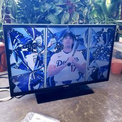 Samsung TV With Remote Control  - 32 Inch
