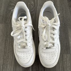 Nike Air Force 1 LE (Big Kids' Shoes Size 6Y)