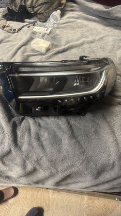 24-25 ford explorer headlight drivers side