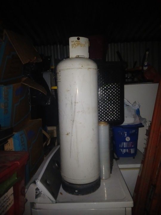 60 Lb / 15 Gallon Propane Tank