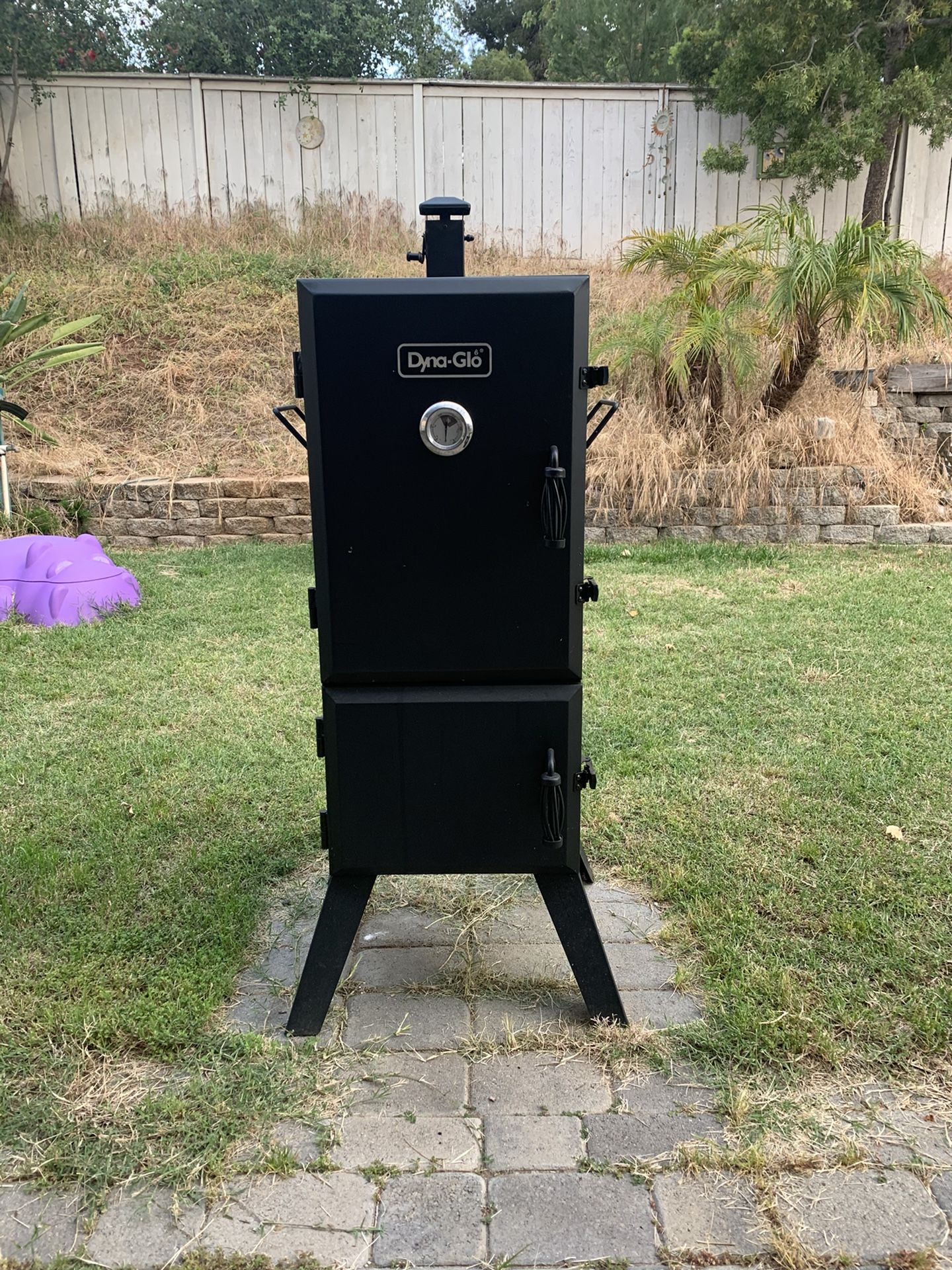 Dyna-Glo DGX780BDC-D 36" Vertical Charcoal With Cover