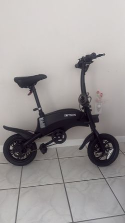 Bicicleta eléctrica pequeña casi nueva y balsa intex para 5 personas solo se usa una vez..
