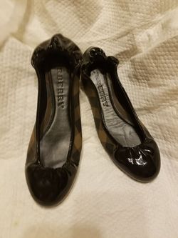 Burberry sz6.5