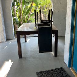 Dining Table + 6 Matching chairs 