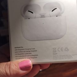Apple Air Pods Pro With MagSafe Charging Case