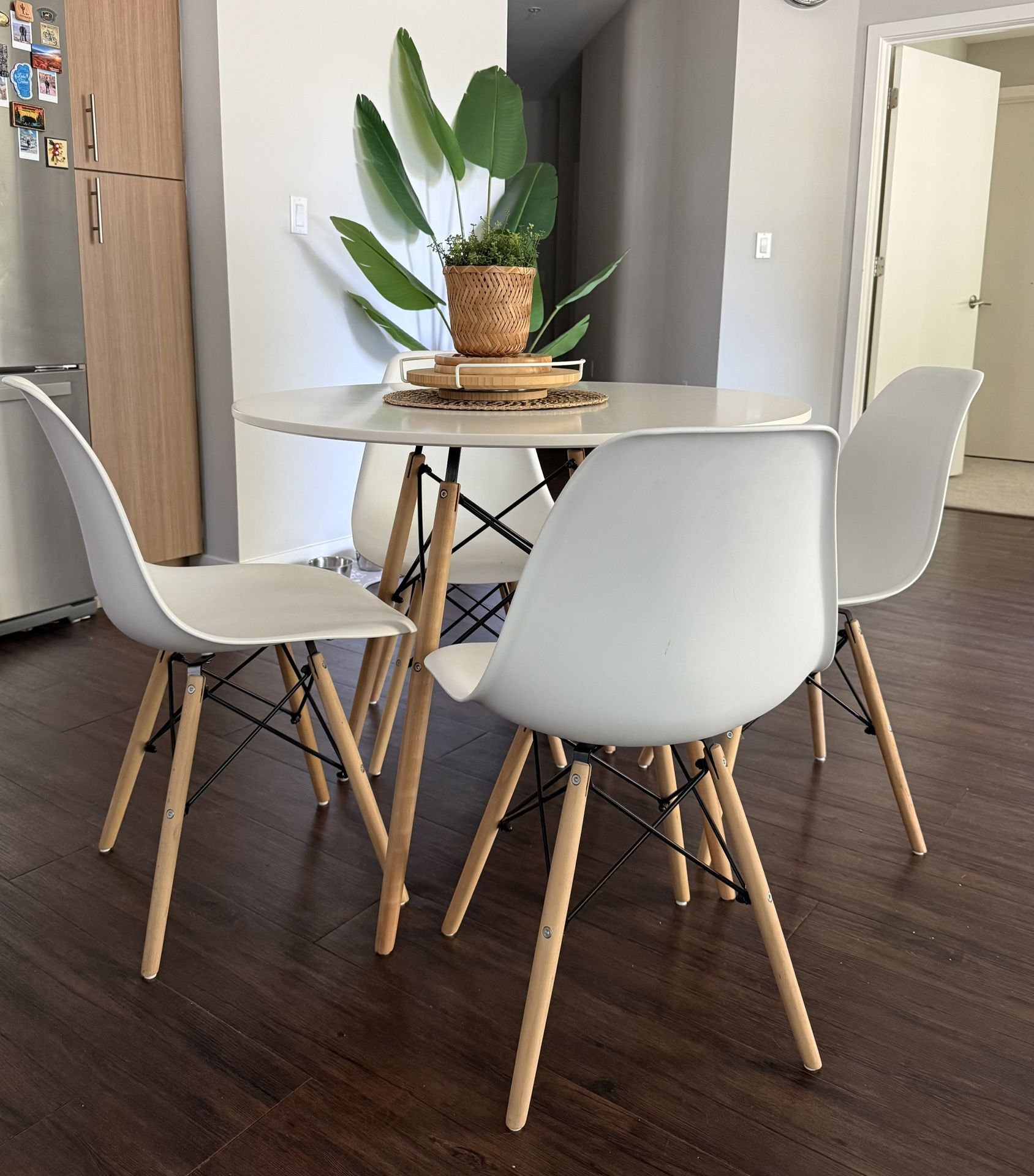 Dining table with chairs (as good as new, price negotiable)